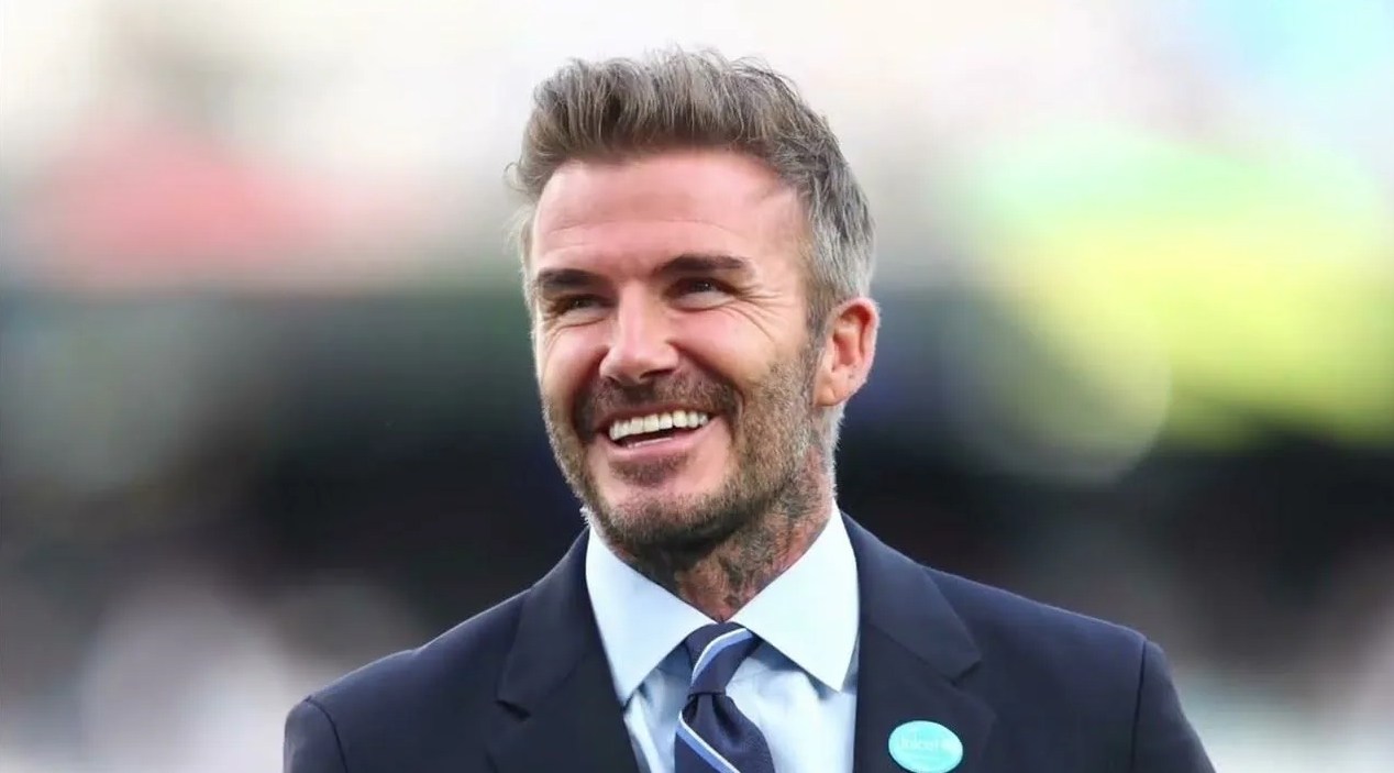 Beckham a jeho matka odhalení po přijetí rytířského titulu